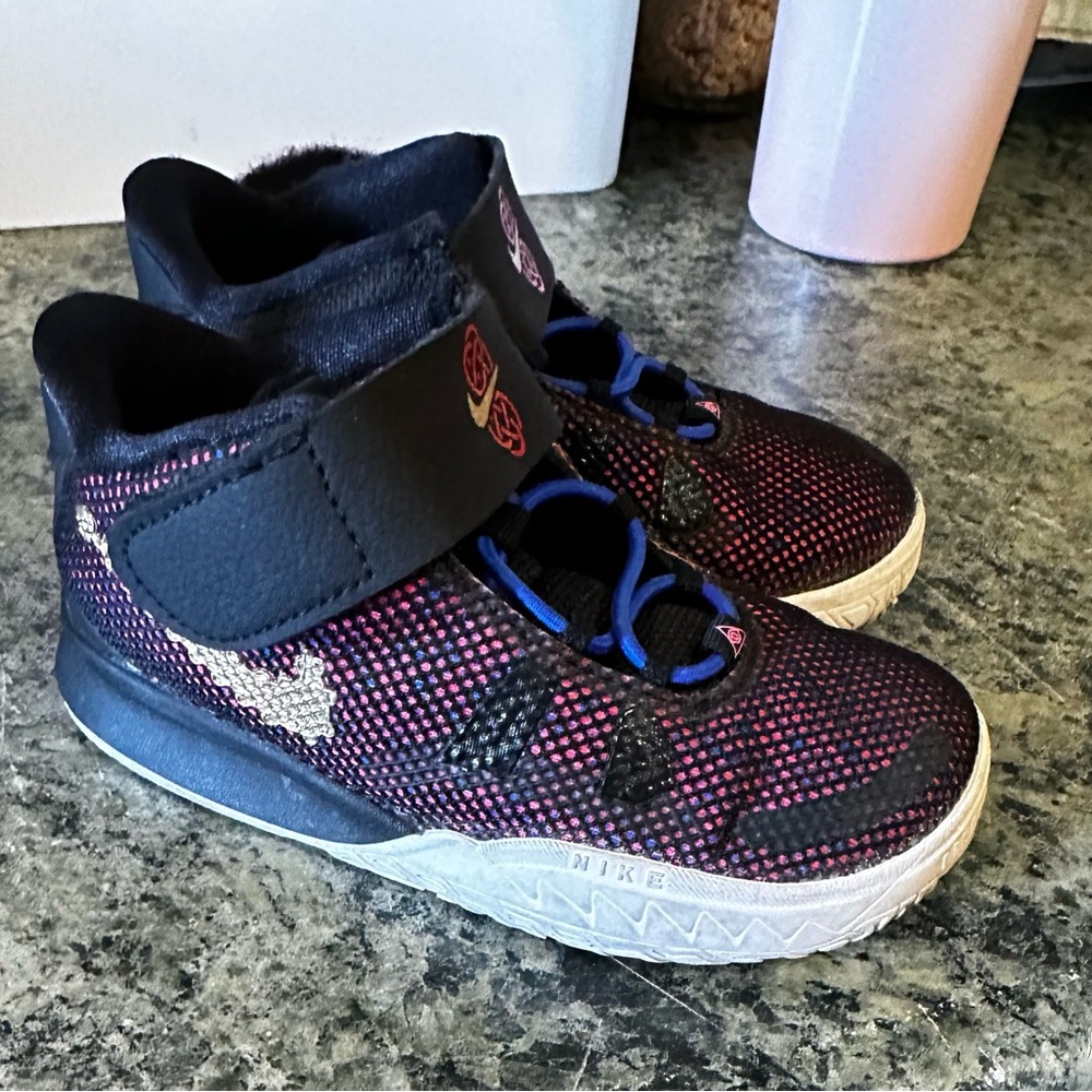 Kyrie Irving Nike Tennis Shoes Child size 8c